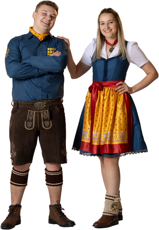Casal com os trajes oficiais do Kochk&auml;sewagen