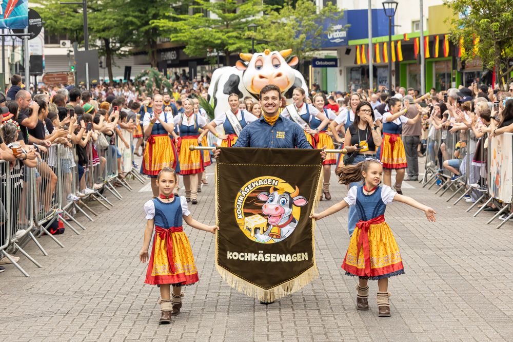 Kochk&auml;sewagen na Oktoberfest Blumenau