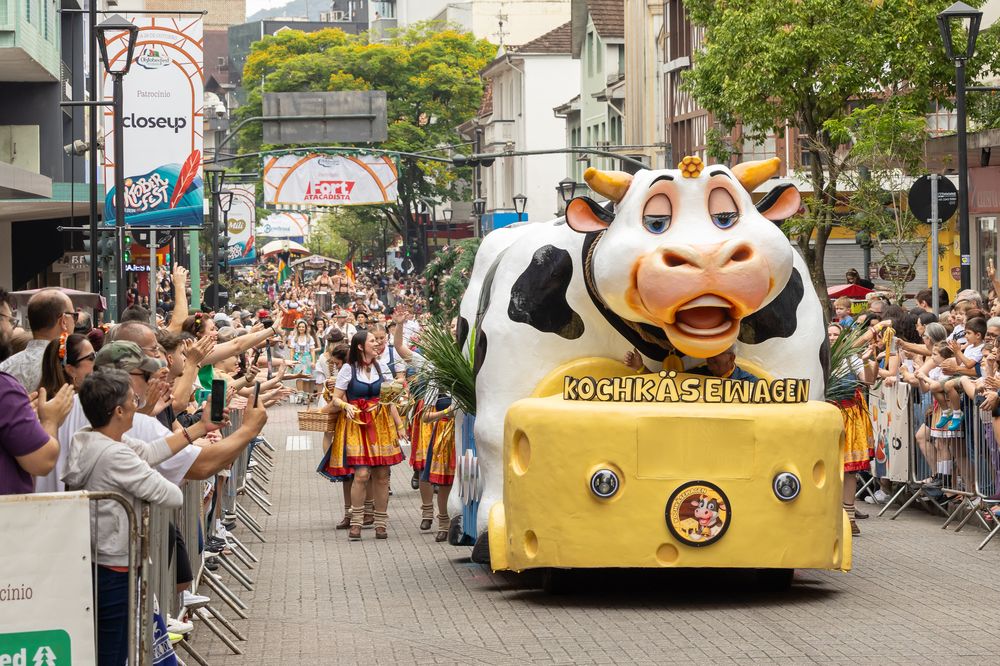 Kochk&auml;sewagen na Oktoberfest Blumenau